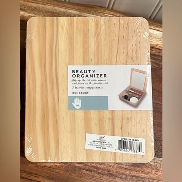 Other - 🔥Clearance- NIP Beauty Organizer with Faux Wood Mirror